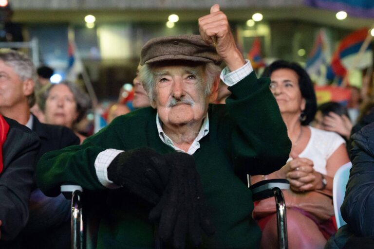 Mujica passou quase 12 anos preso em solitária e conseguiu fuga espetacular da cadeia - 14/05/2025 - Mundo